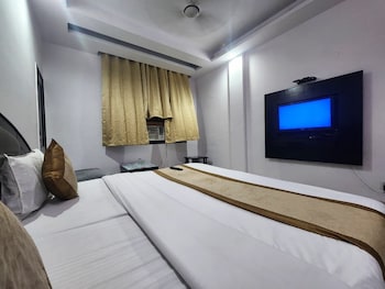 hotel grand central near karolbagh metro