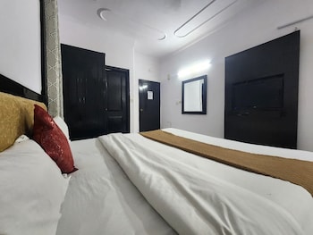 hotel grand central near karolbagh metro