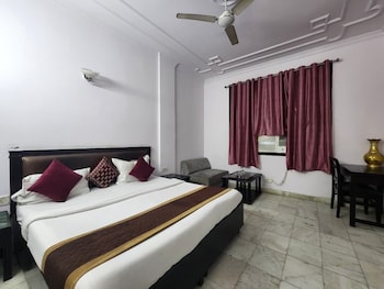 hotel grand central near karolbagh metro