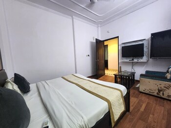 hotel grand central near karolbagh metro