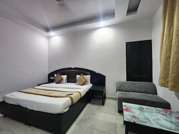 hotel grand central near karolbagh metro