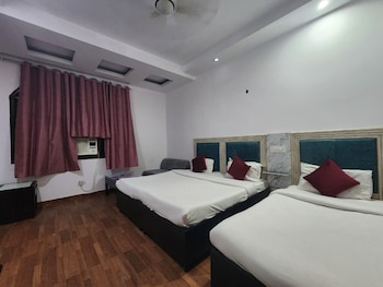 hotel grand central near karolbagh metro
