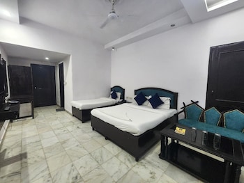 hotel grand central near karolbagh metro
