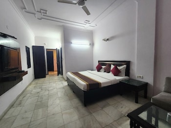 hotel grand central near karolbagh metro