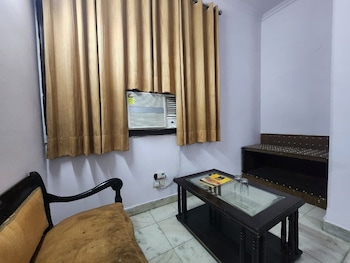 hotel grand central near karolbagh metro