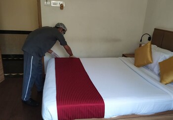 hotel plaza chembur