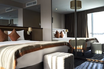 parkside hotel and apartments