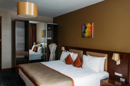 parkside hotel and apartments