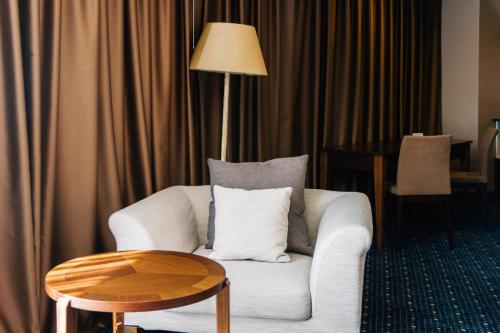 parkside hotel and apartments