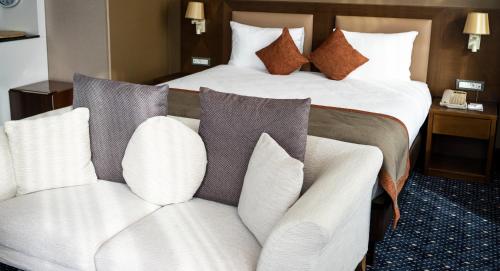 parkside hotel and apartments