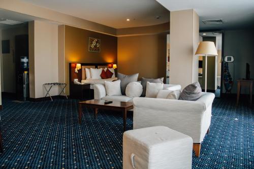 parkside hotel and apartments