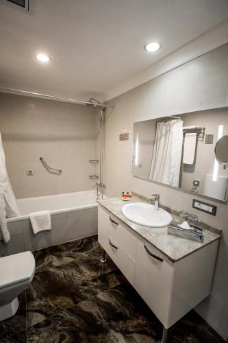 parkside hotel and apartments