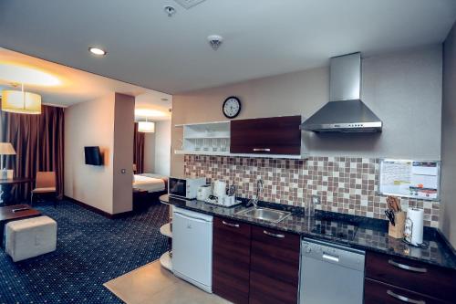 parkside hotel and apartments