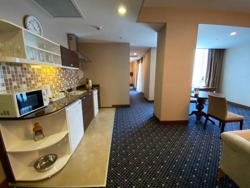 parkside hotel and apartments