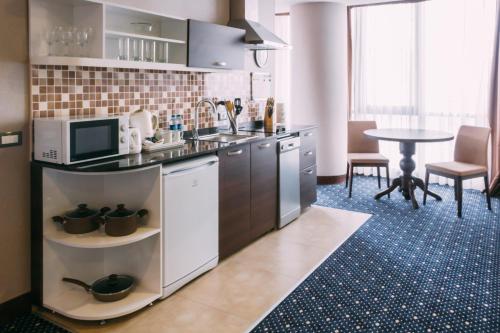 parkside hotel and apartments