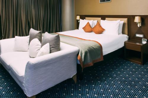 parkside hotel and apartments