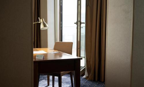 parkside hotel and apartments