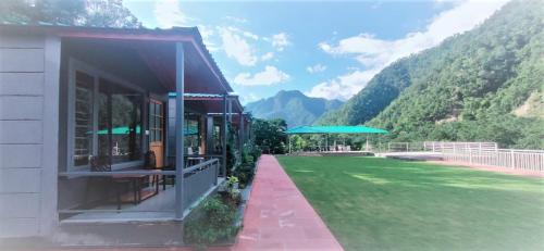 royale rainbow resort