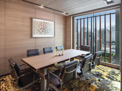 solitaire bangkok sukhumvit 11