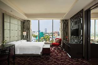 renaissance bengaluru race course hotel