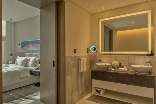 th8 palm dubai beach resort vignette collection