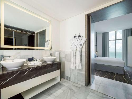 th8 palm dubai beach resort vignette collection