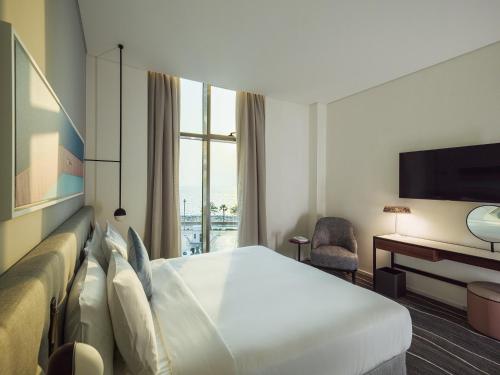 th8 palm dubai beach resort vignette collection
