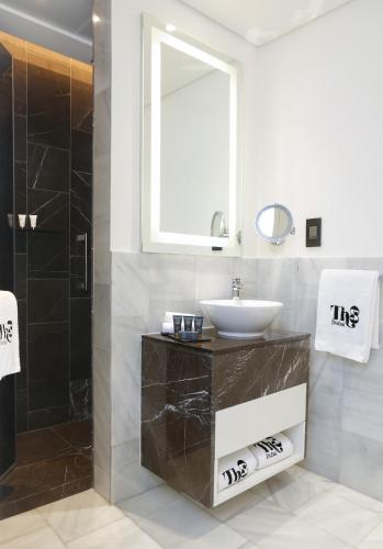 th8 palm dubai beach resort vignette collection