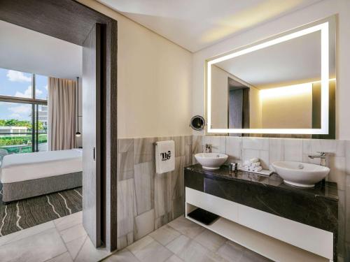 th8 palm dubai beach resort vignette collection