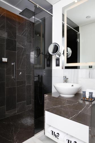 th8 palm dubai beach resort vignette collection