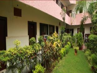 hotel sidhartha 80 metres from taj mahal