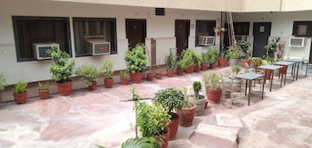 hotel sidhartha 80 metres from taj mahal