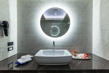 rembrandt residences bangkok