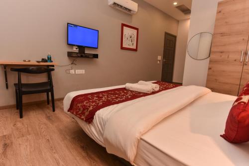 hotel admire inn vashu