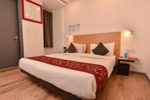 hotel admire inn vashu