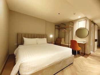 away bangkok riverside kene