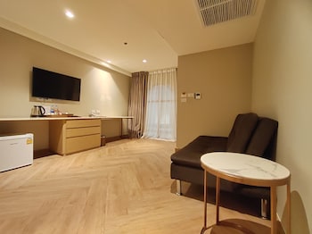 away bangkok riverside kene