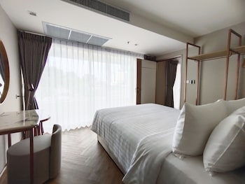 away bangkok riverside kene