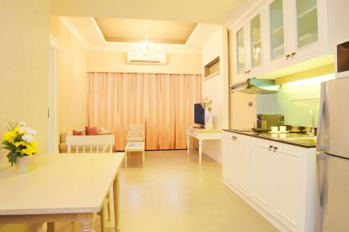 the raya surawong bangkok