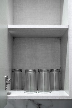 the lodgers luxury hotel near golf course road gurgaon