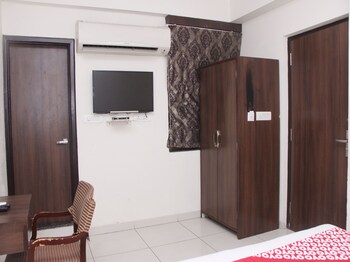 hotel r k palace
