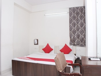 hotel r k palace