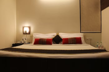 hotel r k palace