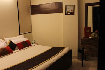 hotel r k palace