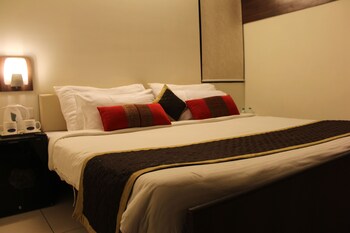 hotel r k palace