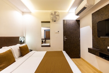 hotel larmont luxury