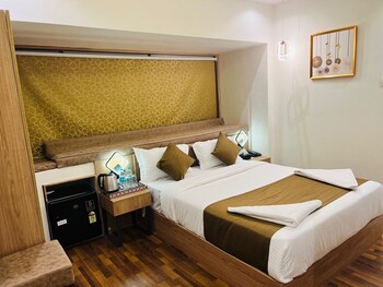 hotel larmont luxury