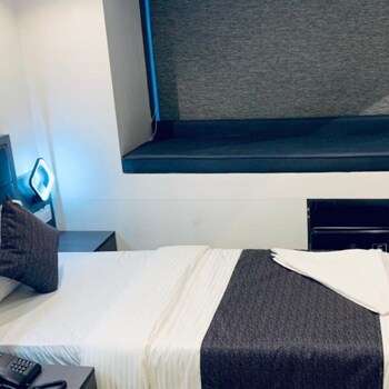 hotel larmont luxury