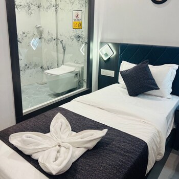 hotel larmont luxury