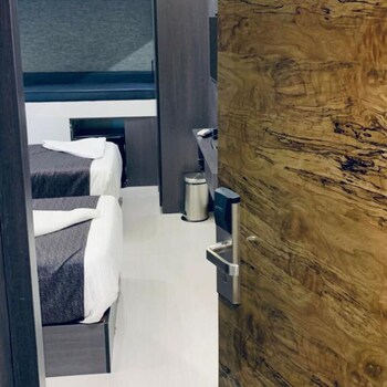 hotel larmont luxury